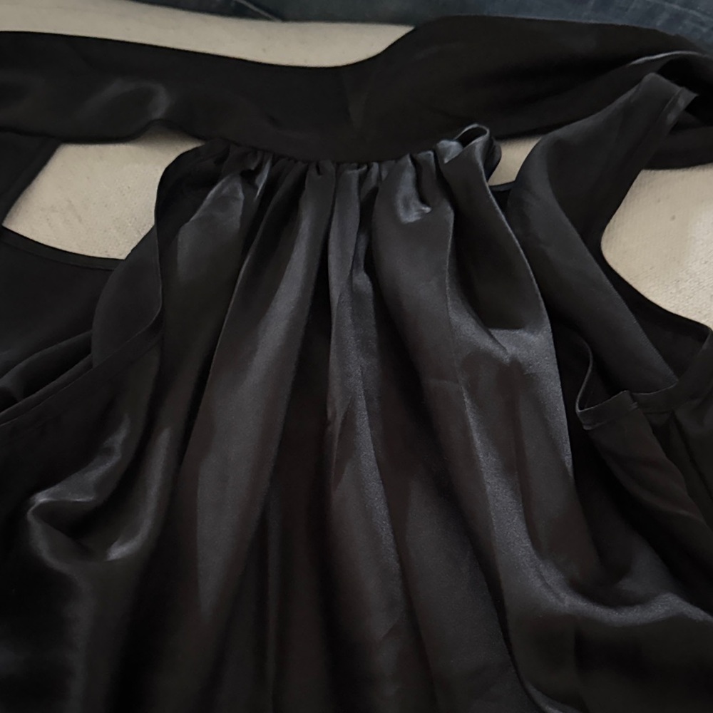bishop + young Elegant Black esmie halter top. Large